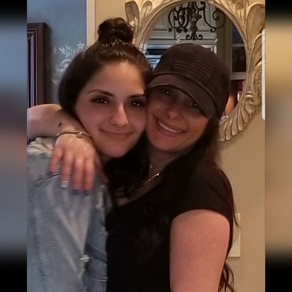 Meet your Posher, Toni - Picture 2 of 8